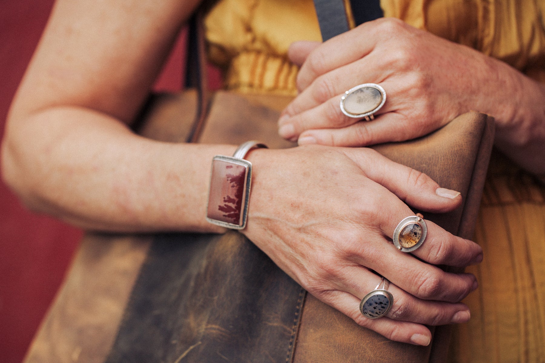 4 ways to photograph jewelry